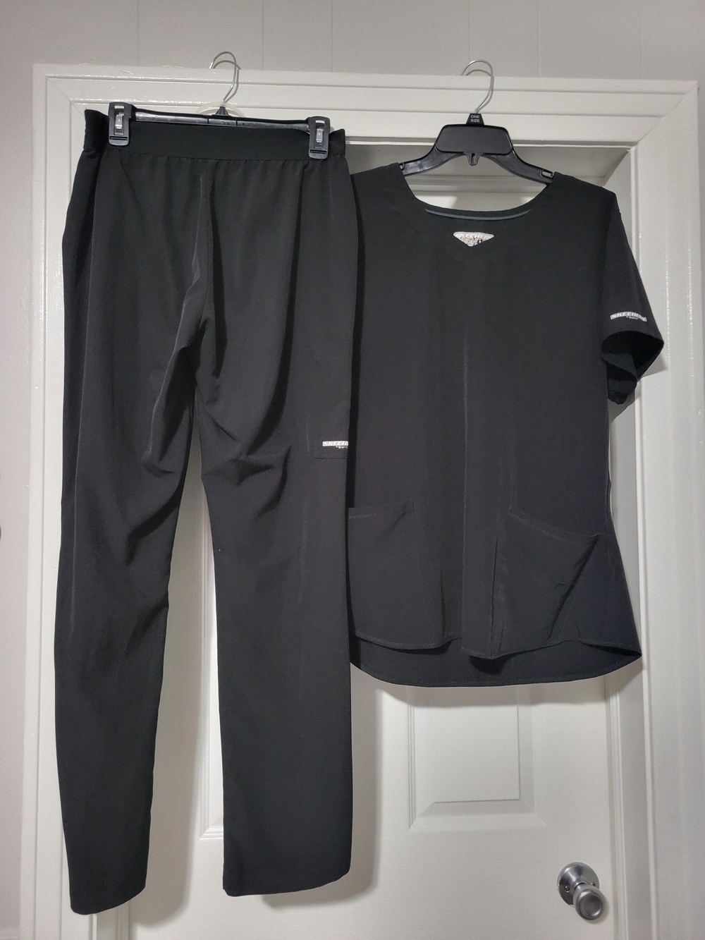 Black Skechers By BARCO Scrub Set, Top XL, Bottom M